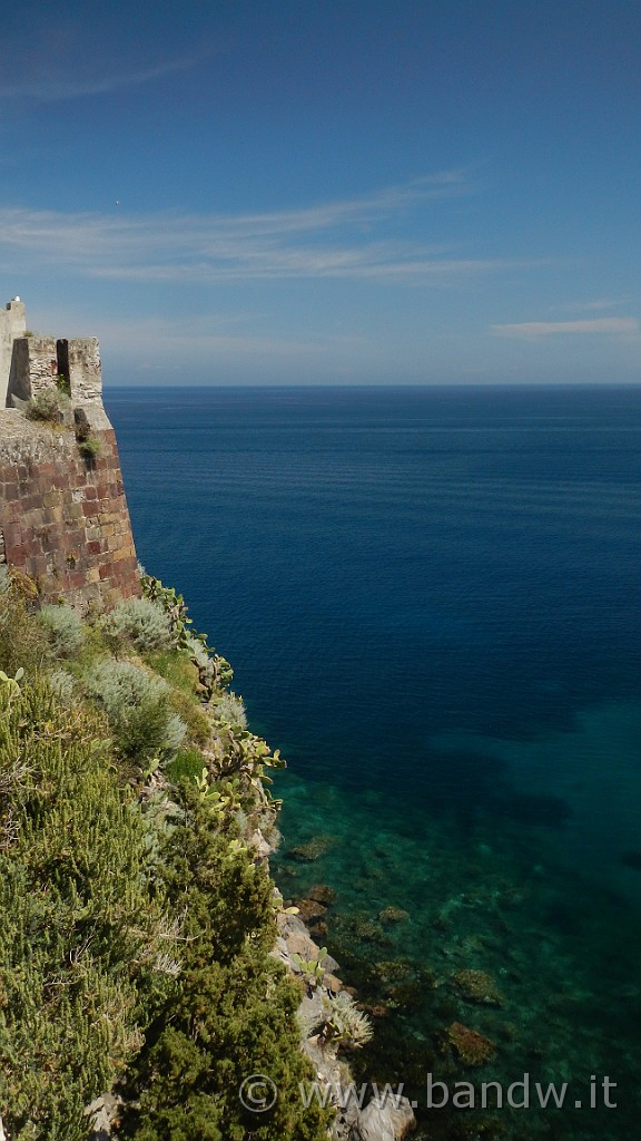 DSCN8695.jpg - Il mare di Lipari